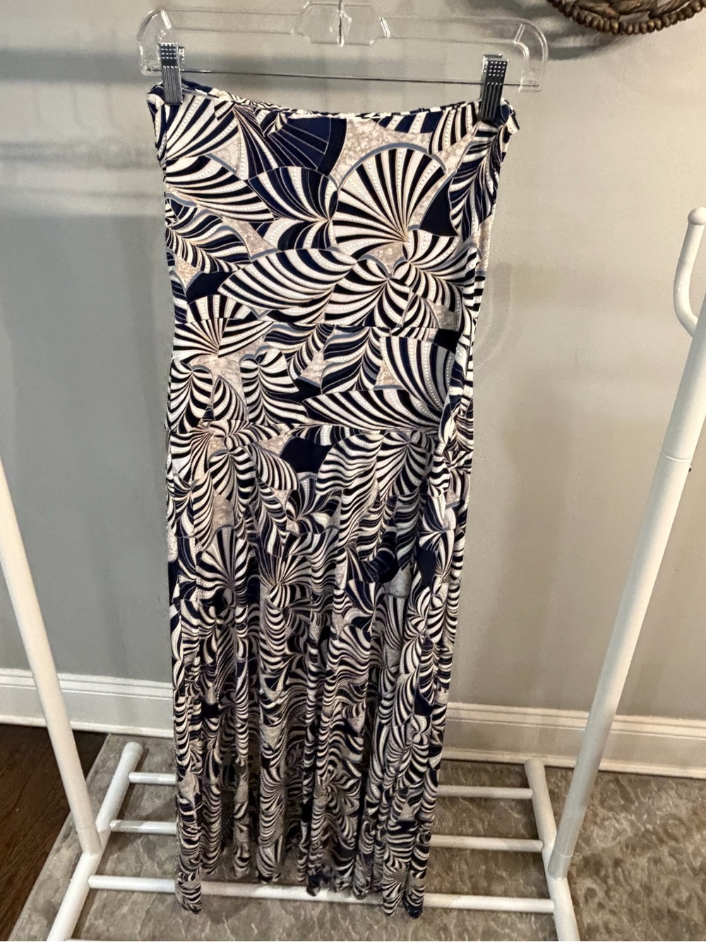 Ariella Navy & White Strapless Printed Maxi Dress size medium
